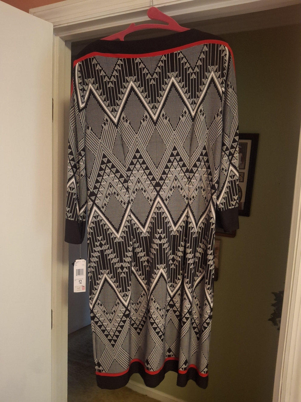 Stylish Sandra Darren Black & White Geometric Knee Length Dress with Red Trim